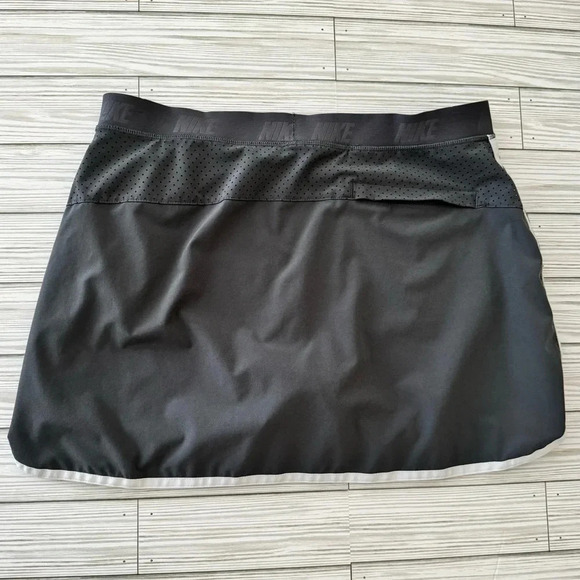 Nike Black Skort with White Trim - Picture 4 of 4